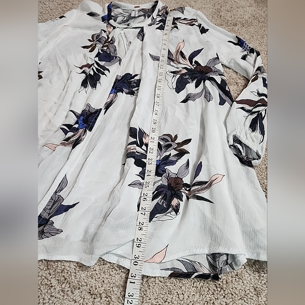 Free People Boho Floral White Tunic Top Blouse Keyhole Front Pockets Size Medium - Picture 7 of 10